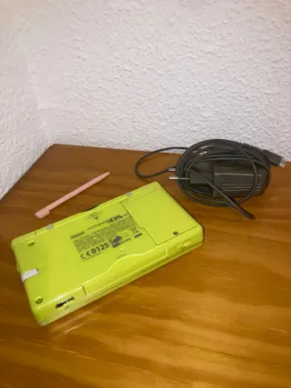 Lote Nintendo DS: Console, Caricatore e Giochi