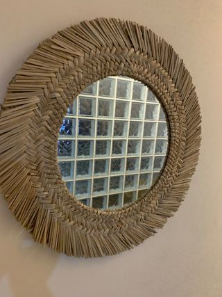 Mesa vintage, sillas y recibidor