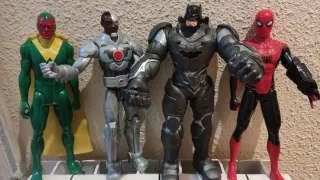 Lote 4 Figuras acción Superhéroes Marvel DC GRANDE