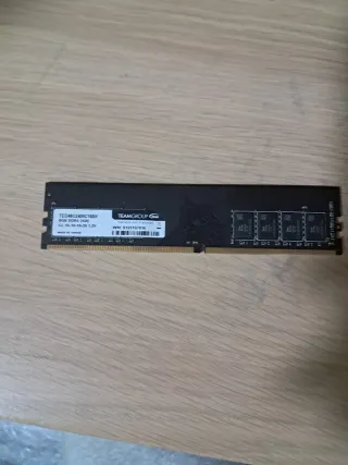 TEAMGROUP DDR4 8GB 2400MHz CL16 Módulo RAM
