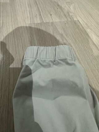 Pantalón cargo Zara gris