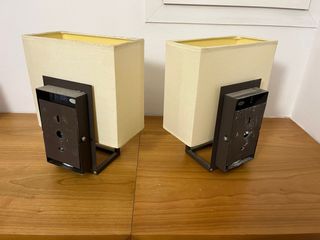 Lámparas de pared beige y amarillas