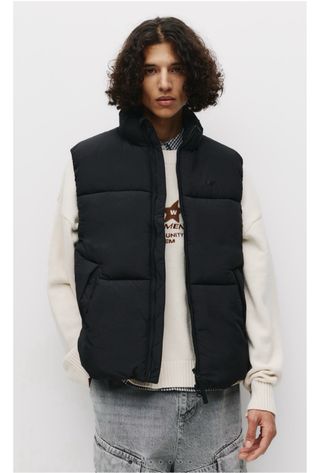 Chaqueta acolchada beige con capucha