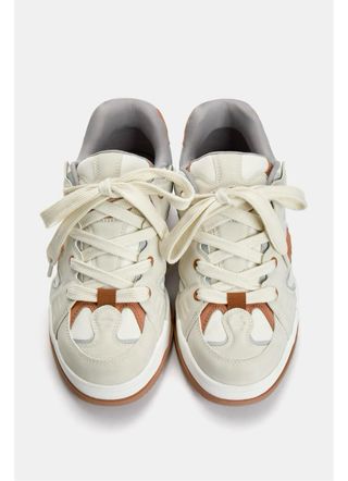 Chaqueta acolchada beige con capucha