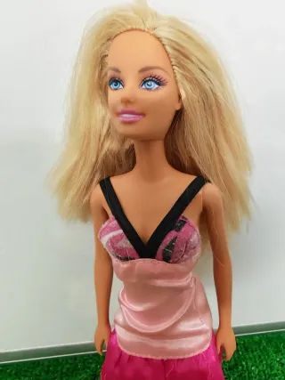 Barbie más vestido