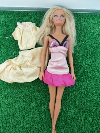 Barbie más vestido