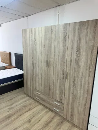 Colchones, canapés, armarios, mesitas...