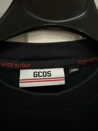 T-shirt GCDS nera con banda rossa