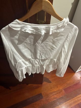 Blusa Stradivarius volantes talla S