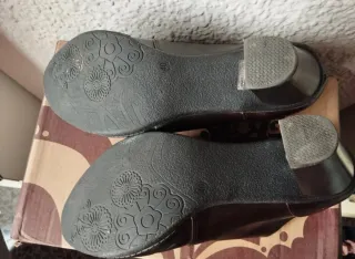 Zapatos botín marrones con hebilla