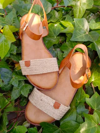Sandalias de cuña con esparto