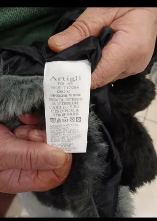 Pelliccia sintetica a blocchi di colore M