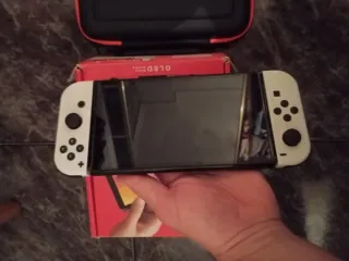 Nintendo Switch OLED Bianca e Rossa