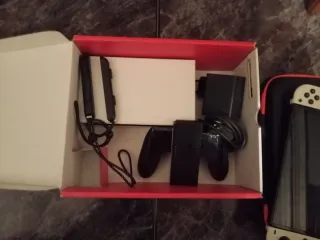 Nintendo Switch OLED Bianca e Rossa