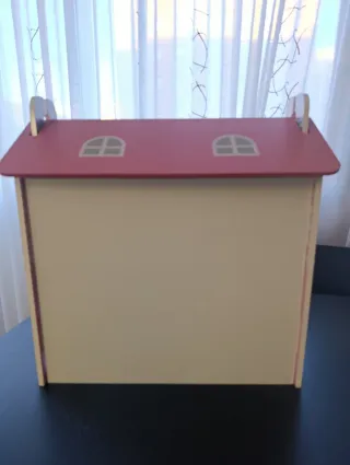 Casa de muñecas rosa con muebles.