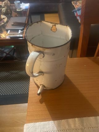 Irrigador antiguo esmaltado