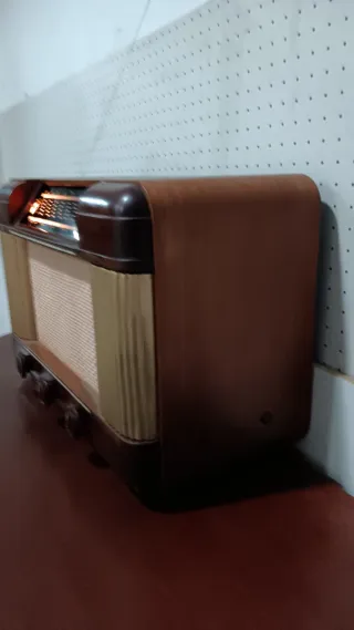 Radio Antigua de madera