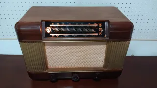 Radio Antigua de madera