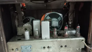 Radio Antigua de madera