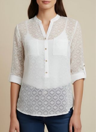 Blusa blanca semitransparente con estampado