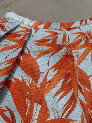 Falda estampada naranja y blanca
