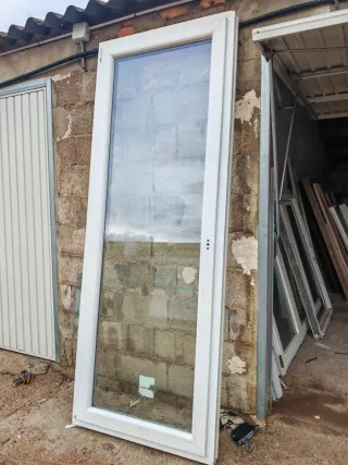 Puerta PVC oscilobatiente