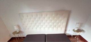 Cabecero de lino blanco