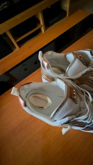 Michael Kors Zapatillas Blancas y Doradas