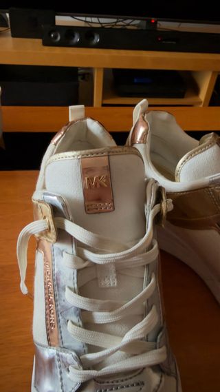 Michael Kors Zapatillas Blancas y Doradas