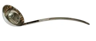 Sopera metálica con cucharas