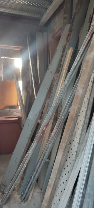 Vigas de madera antiguas de 3m cada una