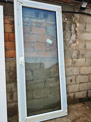 Puerta PVC oscilobatiente