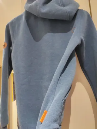 Sudadera con capucha y corazón