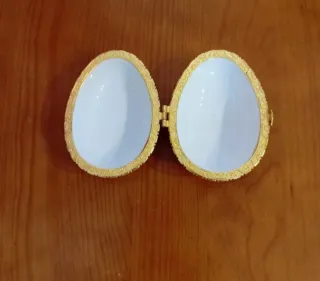 Caixa guarda joias decorada com flores