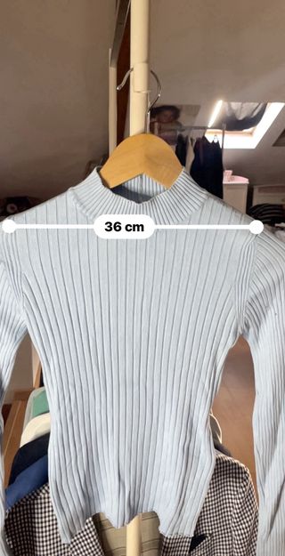 Jersey Bershka azul cuello alto