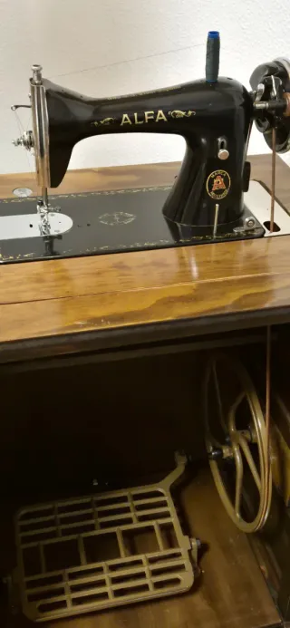 Máquina de coser con mueble