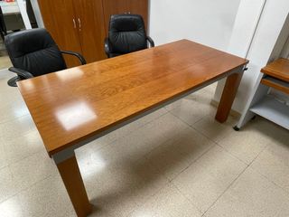 Mesa oficina , 2 armarios, mesa aux. y 2 sillas
