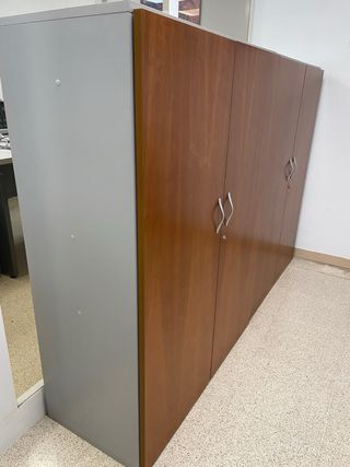 Mesa oficina , 2 armarios, mesa aux. y 2 sillas