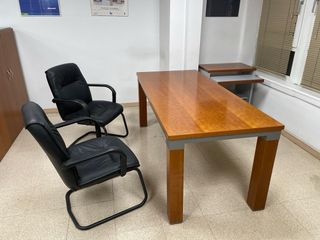 Mesa oficina , 2 armarios, mesa aux. y 2 sillas