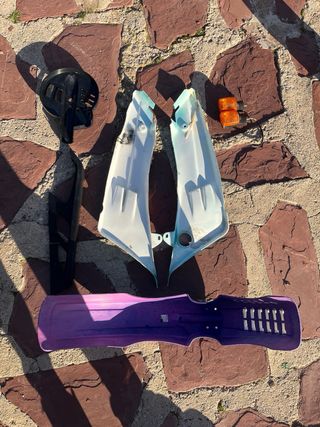 Chapas, caja filtro y intermitentes moto derbi