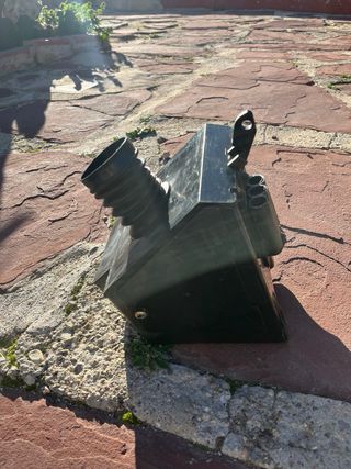 Chapas, caja filtro y intermitentes moto derbi