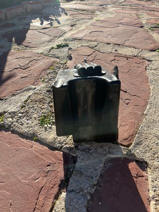 Chapas, caja filtro y intermitentes moto derbi