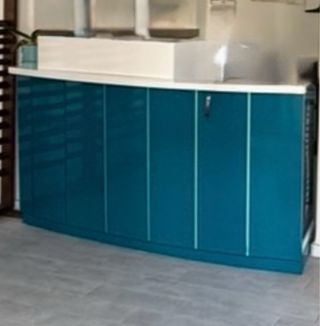 Regalo por 20€ Mostrador curvo 200cm