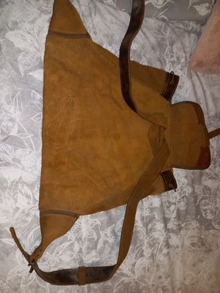 Mochila de serraje y cuero.  Hecha a mano
