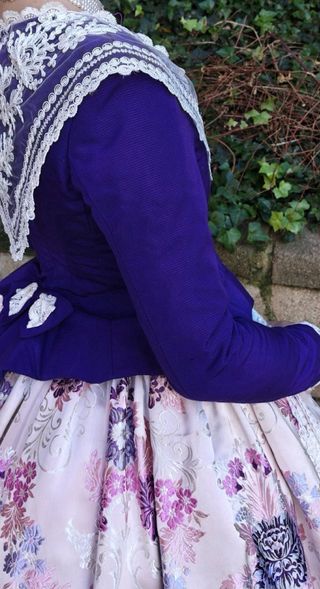 Traje de Fallera Talla 38-40 con manteletas.