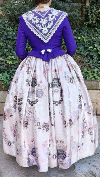 Traje de Fallera Talla 38-40 con manteletas.