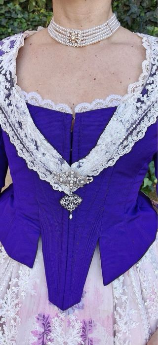 Traje de Fallera Talla 38-40 con manteletas.