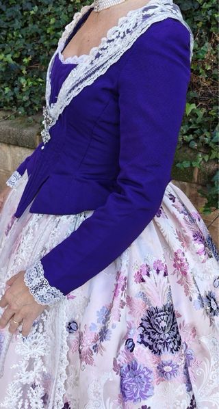 Traje de Fallera Talla 38-40 con manteletas.