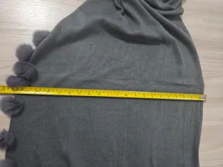 Sciarpa donna con pon pon e frange