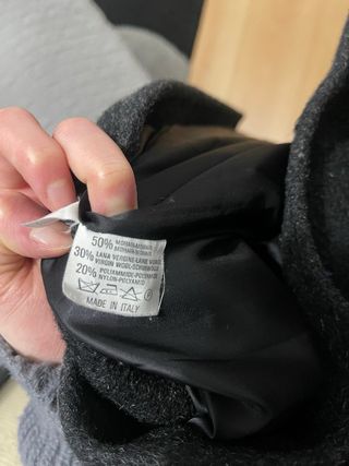 Abrigo de invierno gris y negro